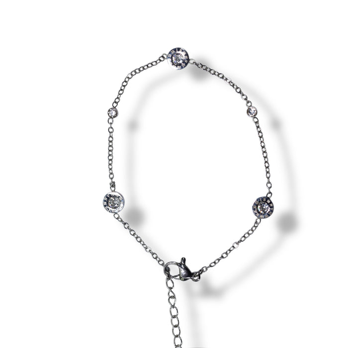 Bracelet argenté élégant avec détails zirconium ✨