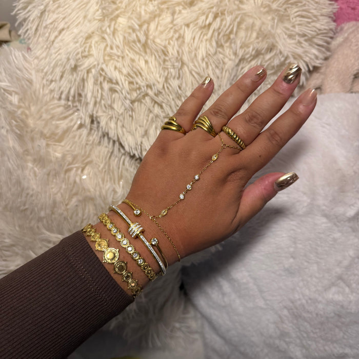 Chaîne de main dorée – Acier Inoxydable ✨