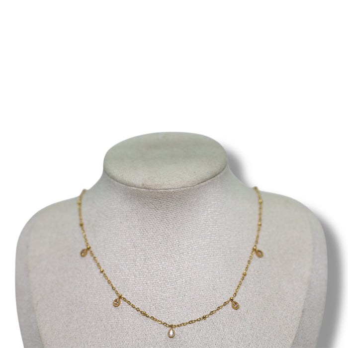 Collier ras de cou avec mini pendentif doré ✨