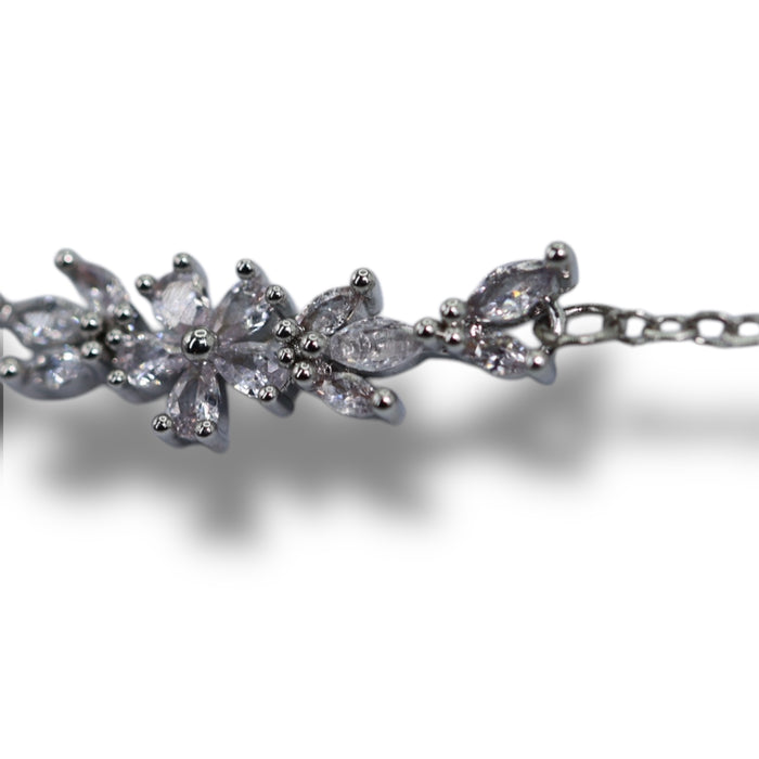 Bracelet argenté fleur en zirconium ✨