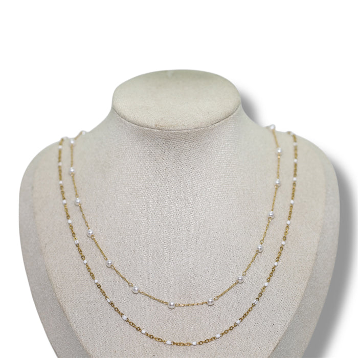 Collier double doré – Perles blanches & détails blancs ✨