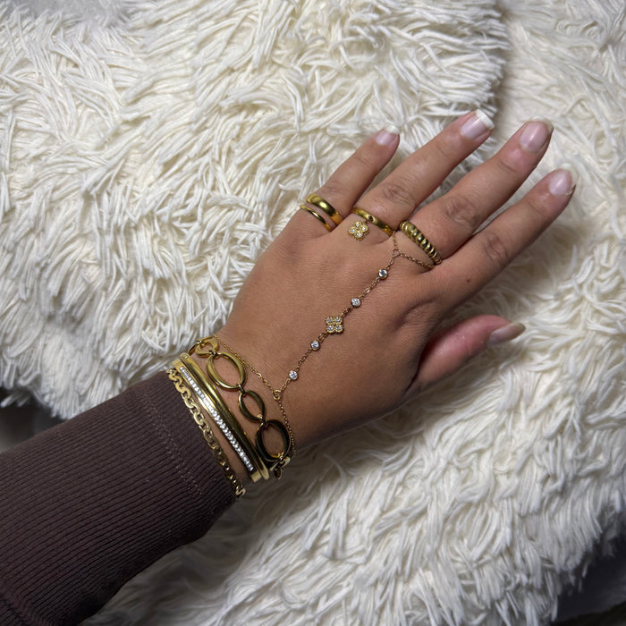 Chaîne de main dorée & trèfle zirconium en acier inoxydable Création Artisanale - ✨