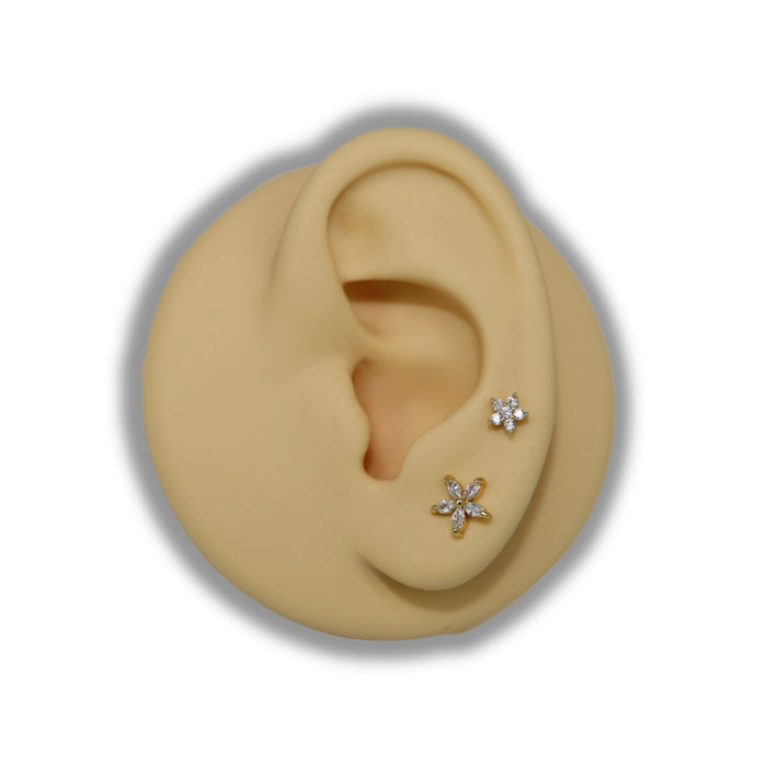 Piercing Fleur Strass – Acier Inoxydable ✨