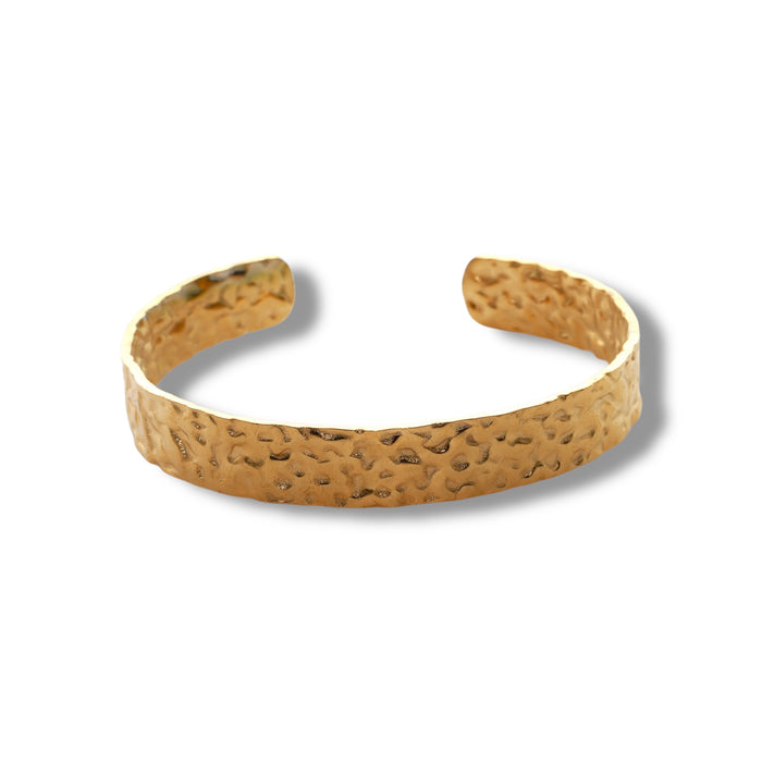 Manchette martelée dorée – Large (1 cm) ✨