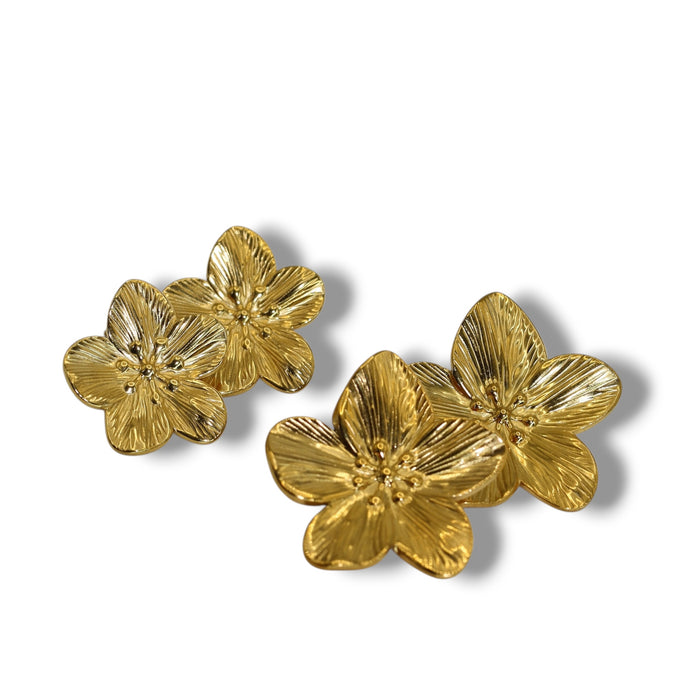 Boucles d’oreilles fleur délicate en relief ✨
