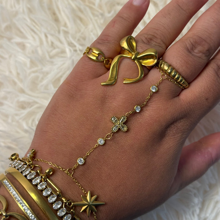 Chaîne de main dorée & trèfle zirconium en acier inoxydable Création Artisanale - ✨