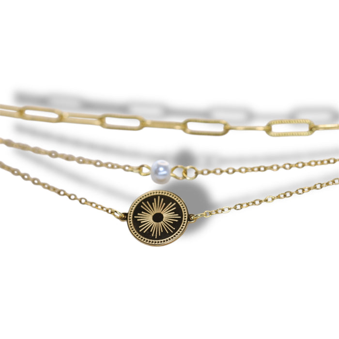 Bracelet triple chaîne dorée avec relique et perle en acier inoxydable ✨
