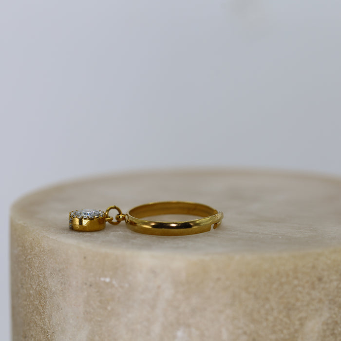 Bague ajustable dorée avec breloque sertie de pierres en zirconium acier inoxydable ✨