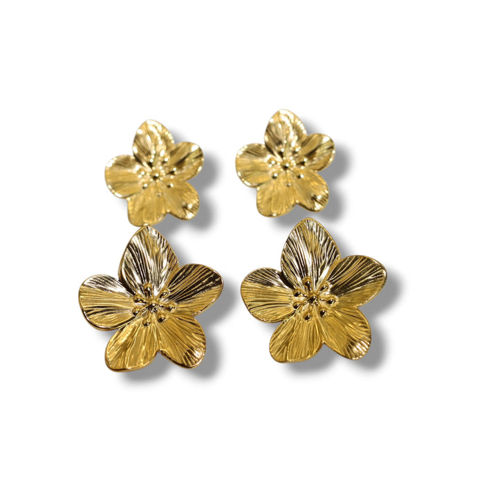 Boucles d’oreilles fleur délicate en relief ✨