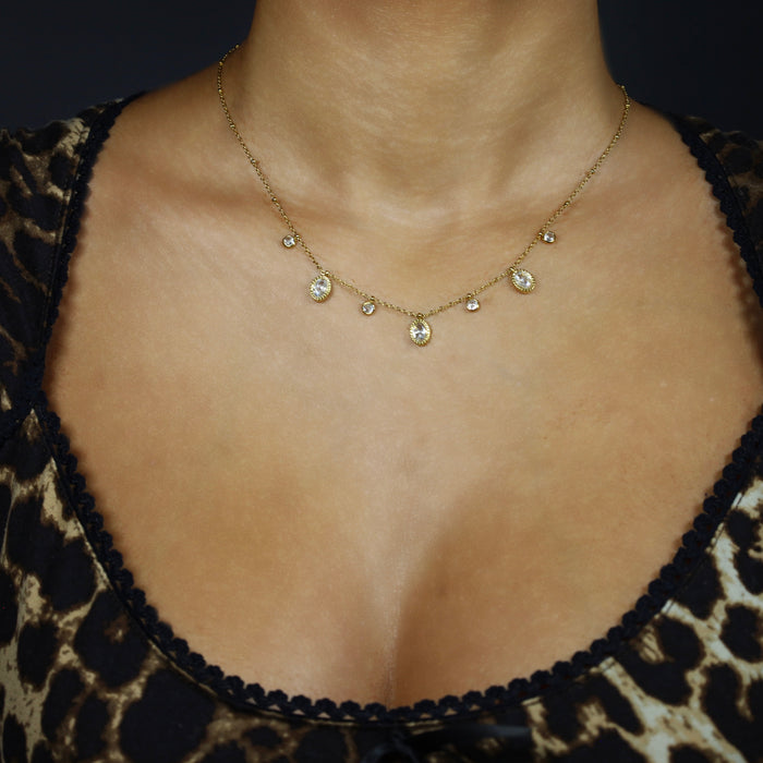 Collier doré avec pierre ovale en zirconium en acier inoxydable ✨