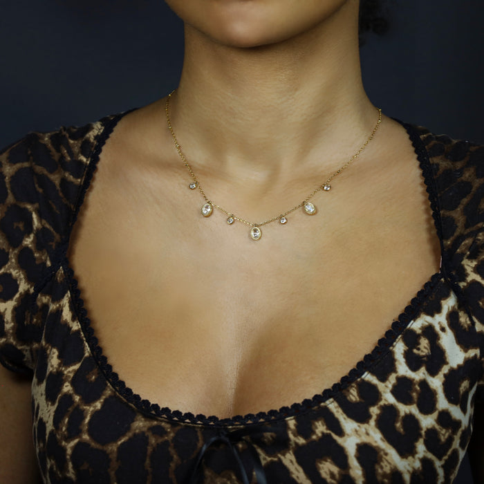 Collier doré avec pierre ovale en zirconium en acier inoxydable ✨