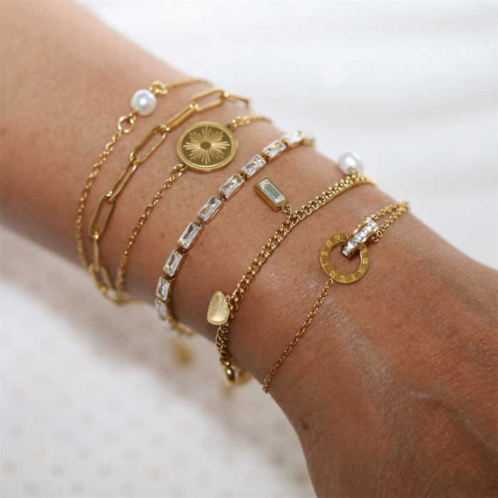 Bracelet raffiné – Anneau gravé & cercle zirconium ✨