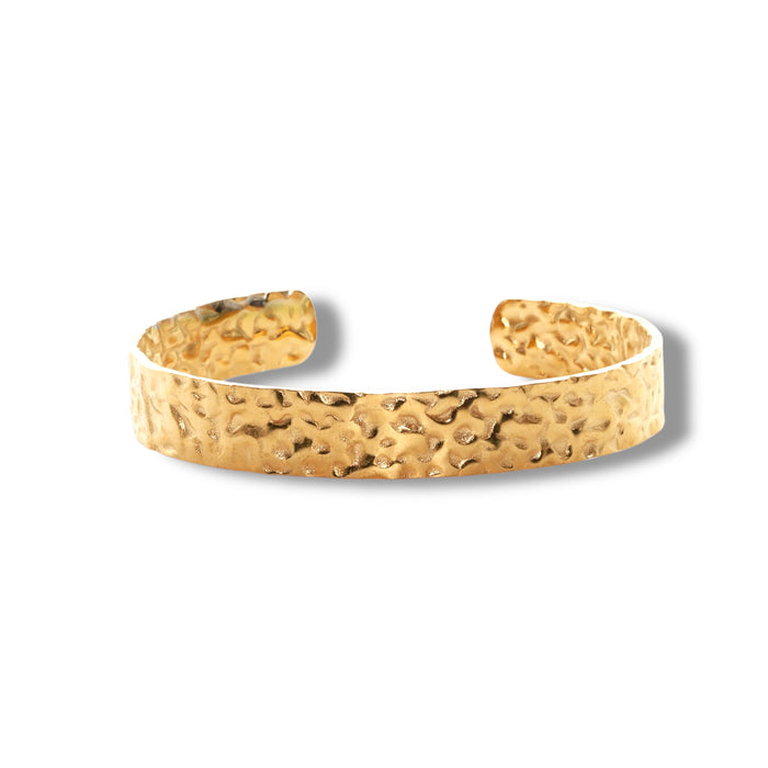 Manchette martelée dorée – Large (1 cm) ✨