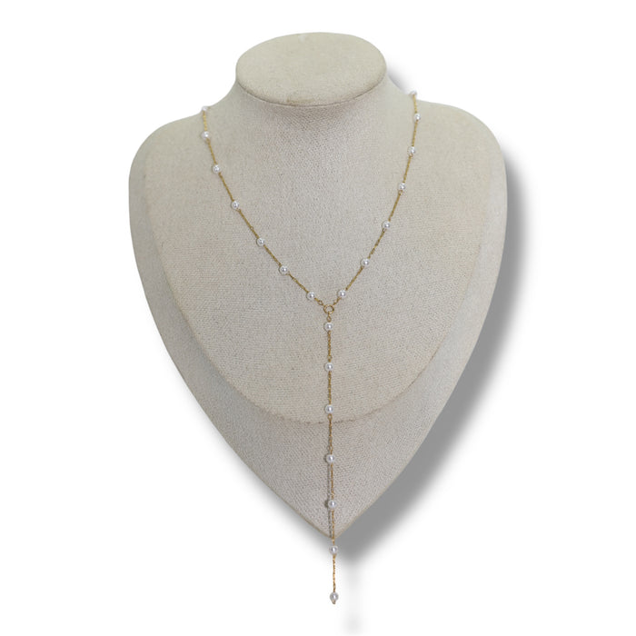 Collier artisanal fait main – Perles blanches & chaîne plongeante ✨