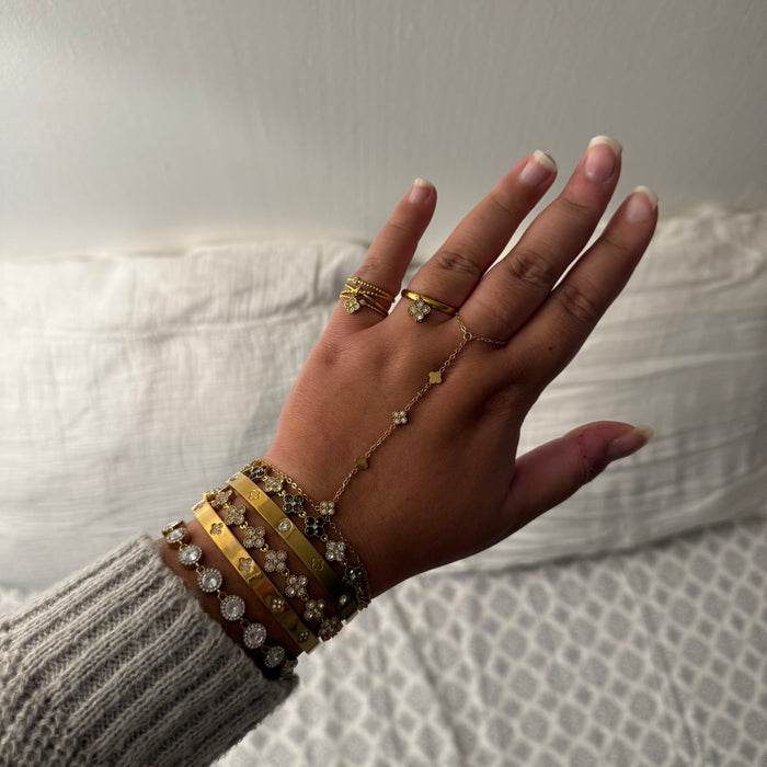 Chaîne de main dorée trèfle en Acier Inoxydable ✨