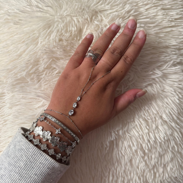 Chaîne de main dorée trio Pierre zirconium – Acier Inoxydable ✨