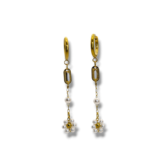 Boucles d’oreilles créoles dorées – fleur en perle ✨