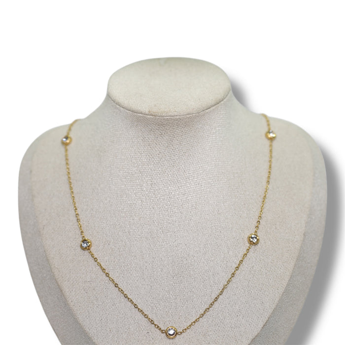 Collier doré – Zirconium 5 pierres ✨