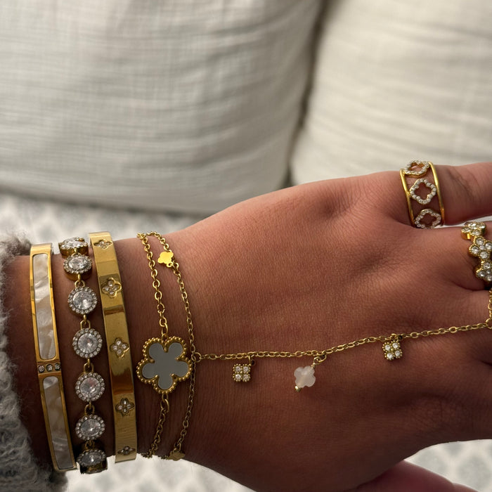 Chaîne de main dorée trèfle & charms en acier inoxydable ✨