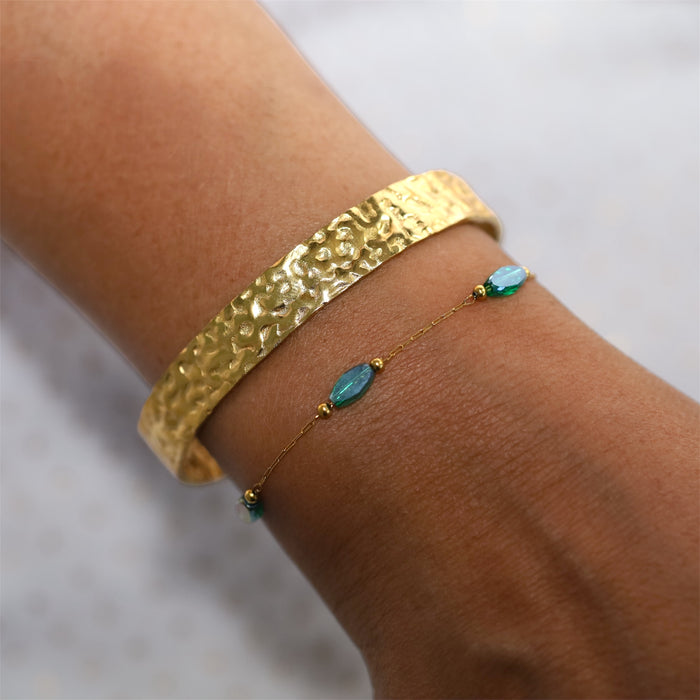 Manchette martelée dorée – Large (1 cm) ✨